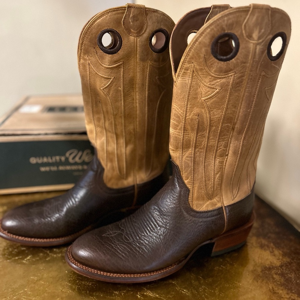 Size 10.5D never worn. Perfect condition. Great with jeans and suits. Grab them!